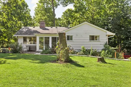 Cozy Home in Carmel Отели рядом с достопримечательностью «Market District Supermarket»