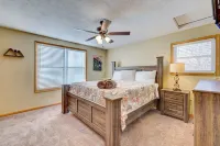 Stunning 6 bdrm Pocono Chalet, new Hot Tub & 2 blocks to lake and pools.