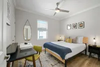 Exquisite New Superdome Group House w/Heated Pool, Parking, 8 Beds and 5 Baths