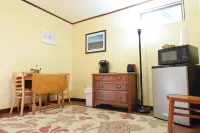 Sleeps 6. Suite - historical home Hotels in Seward