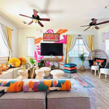 The California Dreamhouse, by Desert Vibes. Saltwater Pool + Hot Tub!