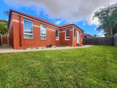 The Chateau -perfectly located, walking distance to town, train station & parks. 발란 미네랄 스프링 주변 호텔