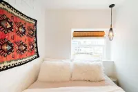 Mid/Mod ' Little House' in Old Town Louisville