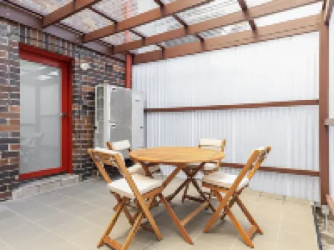 Bondi Beach is at your easy reach. Hotels in North Bondi