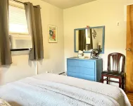 Charming three bedroom home with spacious deck, near Elk Creek Hotel dekat Uncle John's Elk Creek Campground