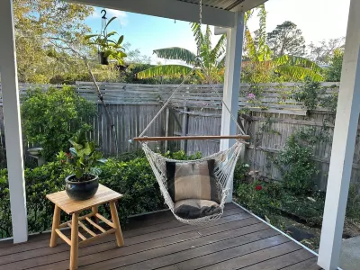 Dog friendly apartment close to beaches. Own private yard, garden and 2 decks.