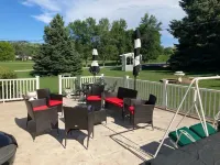 Quiet cul-de-sac on 18-hole  golf course. Good neighbors.