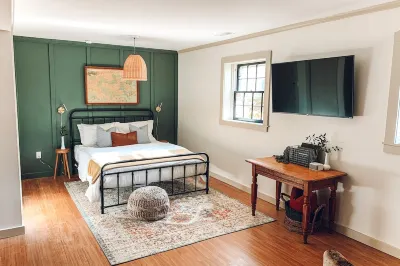 Steps to VT Campus & Cassell Cozy Blacksburg Studio 버지니아 공과대학교 주변 호텔