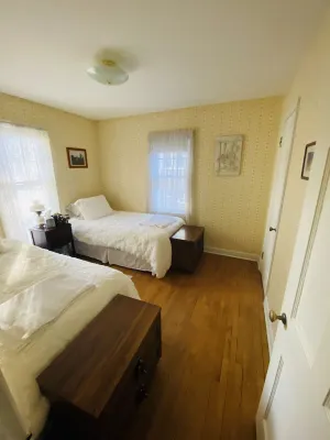 Grandma's Comfy Vintage Cottage w/ Fireplace ~ BBQ & Firepit