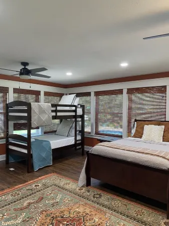 3 Bedroom Home Pool 2 Miles from Crater of Diamonds Отели в г. Мерфрисборо