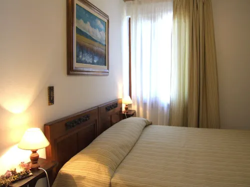 Large and very well furnished apartment in a villa, with garden and pool. D.