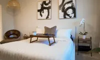 Prime Location: Stylish 1BR Apt in The Domain
