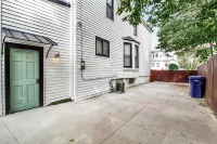 Fully renovated house in a highly walkable neighborhood; close to all!