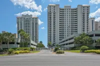 PENTHOUSE - TOP FLOOR - BEACHFRONT & CHAIRS - POOL - BALCONY - GYM-NEW ELEVATORS