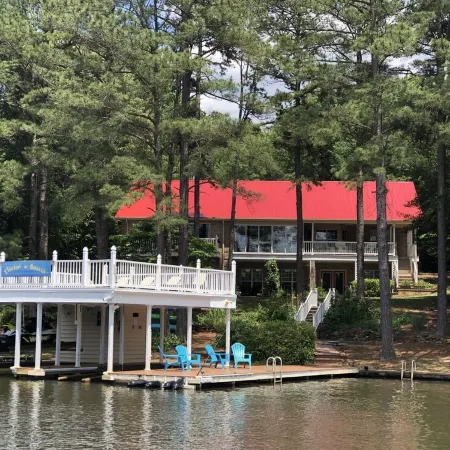 Private Point Lot! Jump Dock! Pool Table, Ping Ping & More!