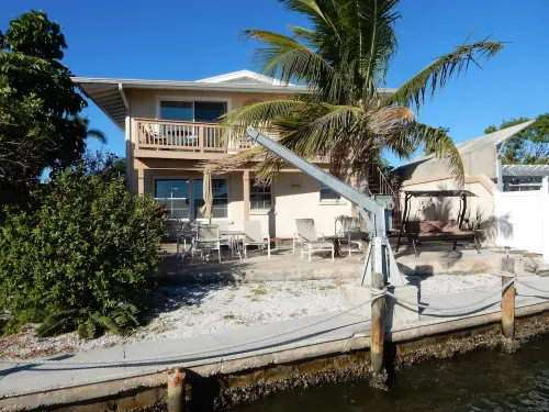 Peaceful Setting, on the water of Little Sarasota Bay