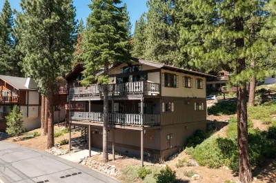 The Perfect Mountain Getaway!  Ideal Floor Plan for Groups Wanting Privacy! Hotel in zona UC Davis Tahoe Science Center