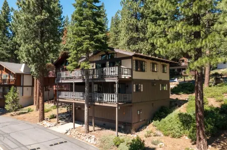 The Perfect Mountain Getaway!  Ideal Floor Plan for Groups Wanting Privacy! Отели рядом с достопримечательностью «Санд Харбор»