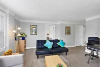 Luxury Downtown Retreat - Prime Spot - Sleeps 6