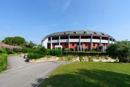 Ai Teatri Apartment - Lake view - terrace - WiFi Отели рядом со станцией Desenzano - Via Gramsci, 13