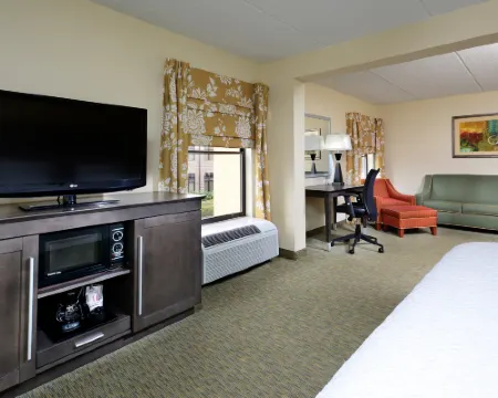 ハンプトン イン ローリー / タウン オブ ウェイク フォレスト ウェイクフォレストのホテル