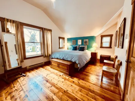 Ollie's House: Cozy Home, A Walk Away from Downtown/MSU