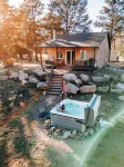Sunflower Cabin- Mountain Views- Hot Tub - Gym