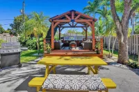 Mid-Century Chic | Pool & Hot Tub | Skyview Loft