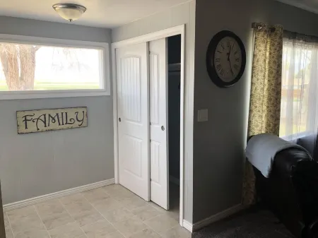 Beautiful Monroe Home on Paiute trail by Mystic Hot Springs ATV, flyers landing Отели в г. Монро