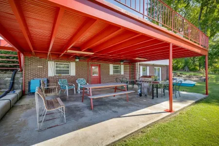 Gordon's Grandview Lakehouse beautiful year round in every season.