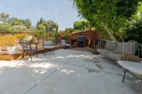 Peaceful Oasis With Pool & Views in Heart of LA