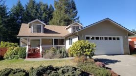 Comfy Spacious Home, Minutes to Beaches, King Bed, Sleeps 9, WiFi, Dog friendly