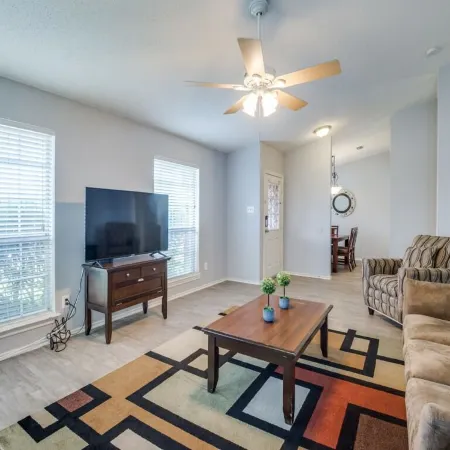 10 Min to Everything! Charming 3Br in Prime Frisco