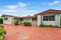 Centrally Located 4BD Oasis w/ Pool & Movie Patio Hotels near Hollywood Festival Shopping Center