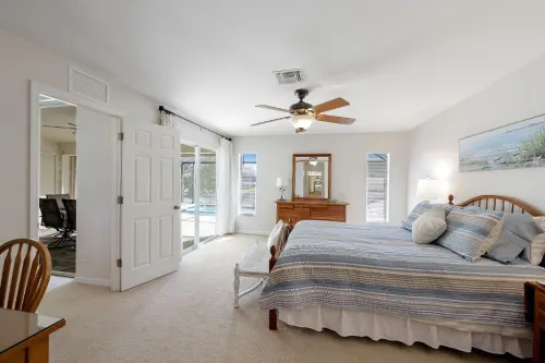 Beautifully decorated neighborhood home near beaches, dining, golf and fishing