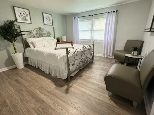 Quiet & Cozy: Close to Galveston Bay & Kemah , Galveston &  NASA Space center