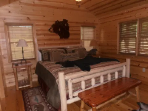 Bear Claw Cabin,  Located in Blairsville,GA ! on Richard Russell Scenic Hwy !!