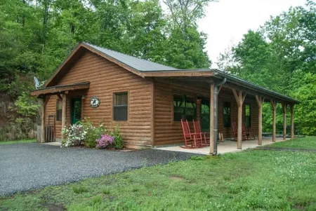 Beautiful Mountain Views with Outdoor Hot Tub & Indoor Whirl Pool!