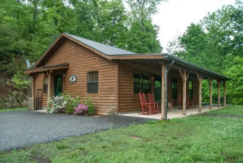 Beautiful Mountain Views with Outdoor Hot Tub & Indoor Whirl Pool!