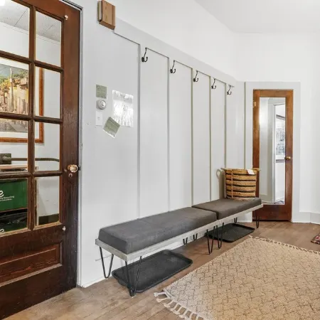 Downtown Apartment! Large, Cozy, Family friendly private oasis in city center!