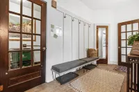 Downtown Apartment! Large, Cozy, Family friendly private oasis in city center!