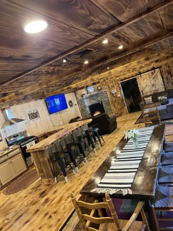Newly Renovated Rustic Adirondack Bunkhouse