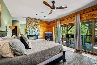 Mtn Views, Sauna, HotTub, GameRm, Firepit, Theatre, 5500 Sqft, LuxeCabin Slps 23