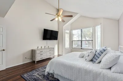4 Bedroom Incredible Backyard with Pool! Hotels near SEPHORA