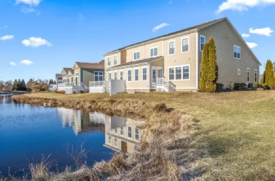 Bayside Resort - 5 Bdrm/3.5 Bath w Backyard Pond - Pools Kayaks Beach Golf Hotel di 