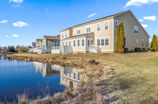 Bayside Resort - 5 Bdrm/3.5 Bath w Backyard Pond - Pools Kayaks Beach Golf