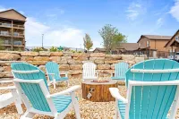 New! Luxury Lakeview Cabin: Lazy River, Theater, Game Rm, Sleeps 20+, Hot Tub