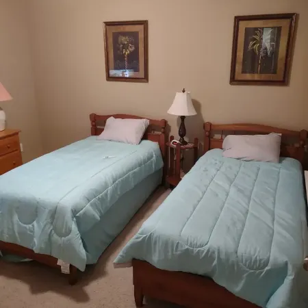 Classic Comfortable Condo, 3/2, Wifi, Pool, Location, OWA, Sports-plex, Shopping