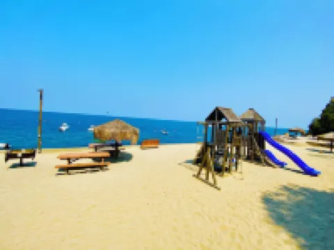 Hamilton Cove 2-bedroom condo with golf car & A/C in pleasant Catalina Island