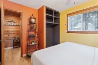 Cozy Cabin & Hot Tub Pet Friendly with AC and Fast WiFi in Duck Creek Village